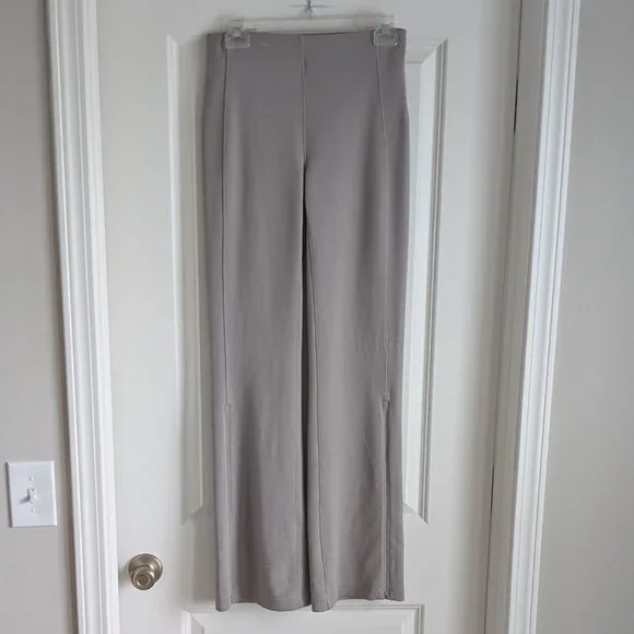 Lululemon Softstreme Ribbed Zip Flared Pant, Riverstone, Size 6 - Picture 5 of 8